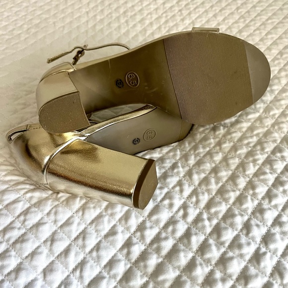 Heels - Picture 4 of 6